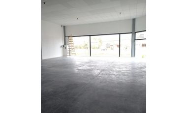 LOCAL COMERCIAL  EN AV USHUAIA 2650