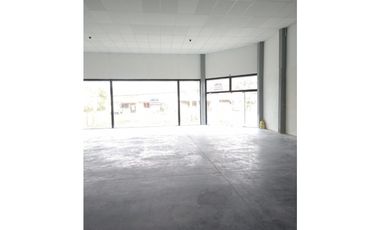LOCAL COMERCIAL  EN AV USHUAIA 2650