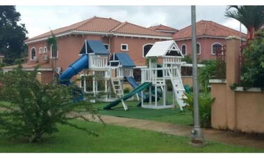 AMPLIA CASA L/B CON PISCINA CLAYTON VILLAGE 4REC 870 MT2