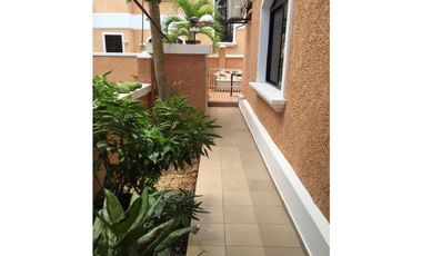 AMPLIA CASA L/B CON PISCINA CLAYTON VILLAGE 4REC 870 MT2
