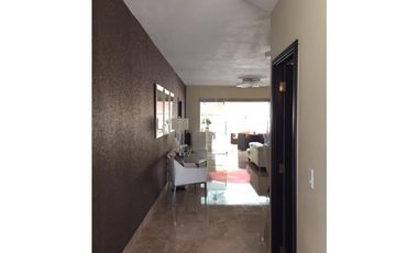 AMPLIA CASA L/B CON PISCINA CLAYTON VILLAGE 4REC 870 MT2