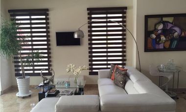 AMPLIA CASA L/B CON PISCINA CLAYTON VILLAGE 4REC 870 MT2