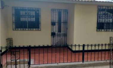 Se vende casa en el barrio Soledad 2000.