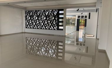 Edificio de Oficinas con Inquilino - para Inversionistas