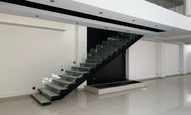 Edificio de Oficinas con Inquilino - para Inversionistas