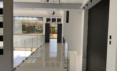 Edificio de Oficinas con Inquilino - para Inversionistas