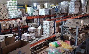 Excepcional galpón uso comercial en Champagnat y JuanB Justo. Distrito Industrial Ie