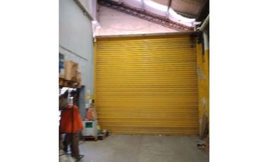 Excepcional galpón uso comercial en Champagnat y JuanB Justo. Distrito Industrial Ie