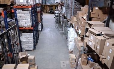 Excepcional galpón uso comercial en Champagnat y JuanB Justo. Distrito Industrial Ie