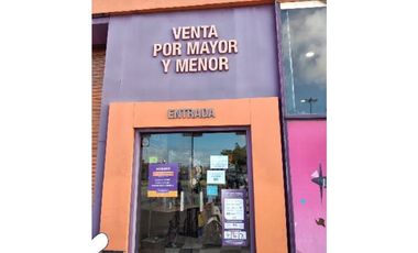 Excepcional galpón uso comercial en Champagnat y JuanB Justo. Distrito Industrial Ie