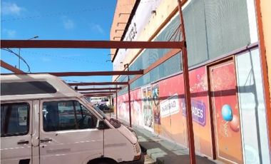 Excepcional galpón uso comercial en Champagnat y JuanB Justo. Distrito Industrial Ie