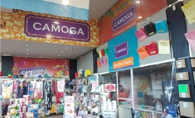 Excepcional galpón uso comercial en Champagnat y JuanB Justo. Distrito Industrial Ie