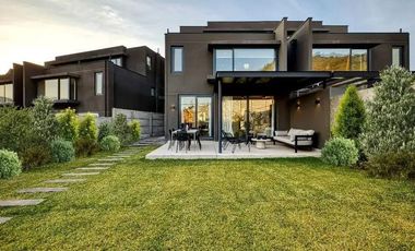 Casa en Arriendo en Lo Barnechea