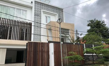 For Sale Beautiful House with Rooftop & Private Lift at Kemang