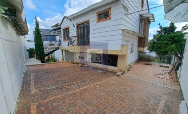 COD. 5990 - SE ARRIENDA CASA - BARRIO: LAGOS DEL CACIQUE