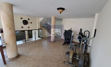 COD. 5990 - SE ARRIENDA CASA - BARRIO: LAGOS DEL CACIQUE