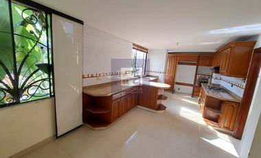 COD. 5990 - SE ARRIENDA CASA - BARRIO: LAGOS DEL CACIQUE