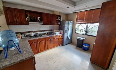 COD. 5990 - SE ARRIENDA CASA - BARRIO: LAGOS DEL CACIQUE