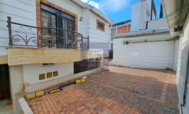 COD. 5990 - SE ARRIENDA CASA - BARRIO: LAGOS DEL CACIQUE