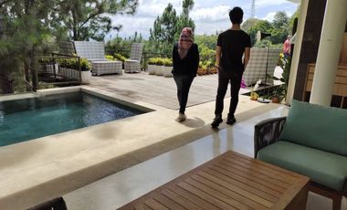 Villa exclusive plus swimming pool, dengan view Bandung city yang fresh; Dago