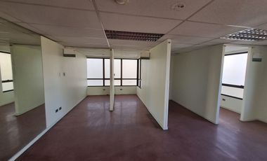 Se arrienda oficina comercial en Vicuña Mackenna 6969 piso 5.