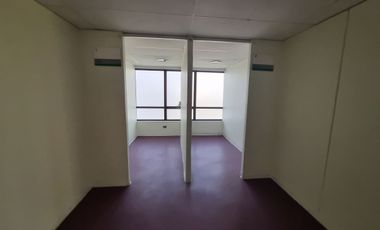 Se arrienda oficina comercial en Vicuña Mackenna 6969 piso 5.