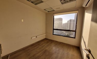 Se arrienda oficina comercial en Vicuña Mackenna 6969 piso 5.