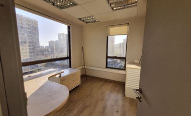 Se arrienda oficina comercial en Vicuña Mackenna 6969 piso 5.