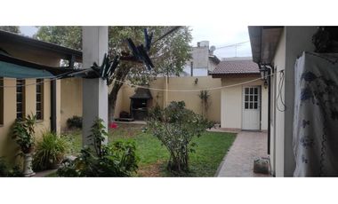 Venta casa 6 AMB de en 2 PLTA en ramos mejia zona  colegio Don Bosco