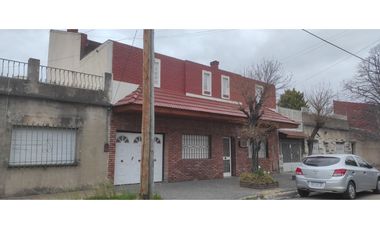 Venta casa 6 AMB de en 2 PLTA en ramos mejia zona  colegio Don Bosco