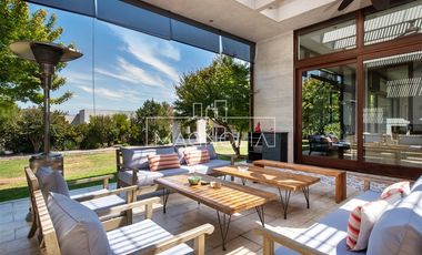 Casa en venta de 6 dorm. en Lo Barnechea