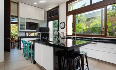 Casa en venta de 6 dorm. en Lo Barnechea