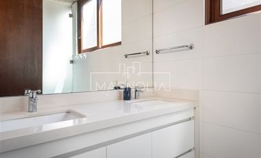Casa en venta de 6 dorm. en Lo Barnechea
