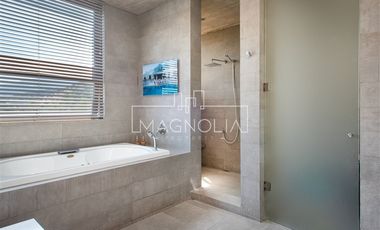 Casa en venta de 6 dorm. en Lo Barnechea
