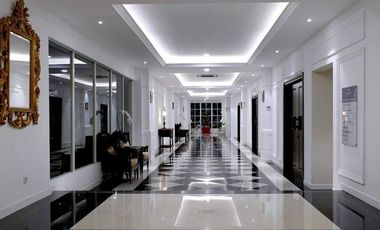 Hotel Bagus Mewah di Sunset Road Dekat Pantai Seminyak