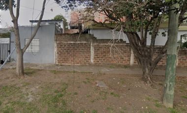Casa en Temperley con departamento al fondo