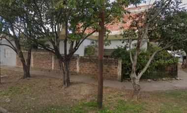 Casa en Temperley con departamento al fondo