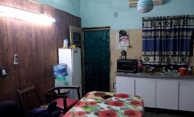 Casa en Temperley con departamento al fondo
