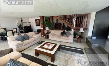 Casa en Venta, Lomas Hipódromo  Grande, Bien Ubicada y Buenos Espacios