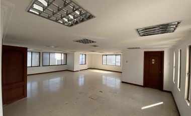 ARRIENDO DE OFICINA EN ED. CENTRO EJECUTIVO - SANTA MARTA