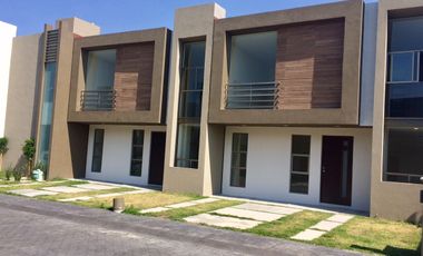 Casa exclusiva en  en venta. Privada, áreas verdes y cerca de todo