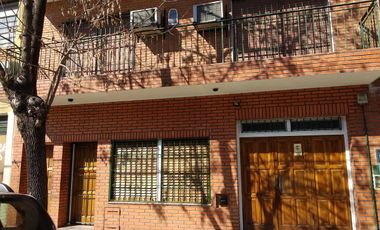 PH 5 ambientes al frente con garage, patio y terraza - Villa Urquiza