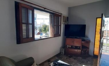 VENTA- CASA PH EN PRIMER PISO - VILLA LUZURIAGA