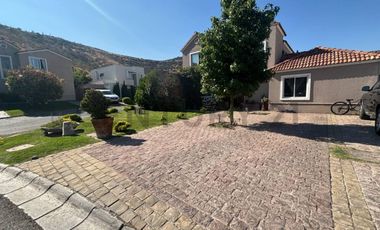 SE ARRIENDA HERMOSA CASA EN TIERRAS LINDAS