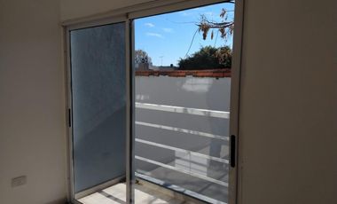 VaqueraPropiedades vende departamento de tres ambientes y dos cocheras en Beccar.