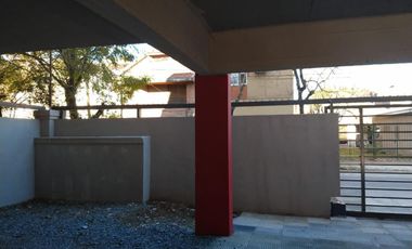 VaqueraPropiedades vende departamento de tres ambientes y dos cocheras en Beccar.