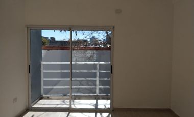 VaqueraPropiedades vende departamento de tres ambientes y dos cocheras en Beccar.