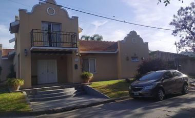Casa en venta - 3 Dormitorios 2 Baños - Cochera - 680mts2 - San Miguel Del Monte