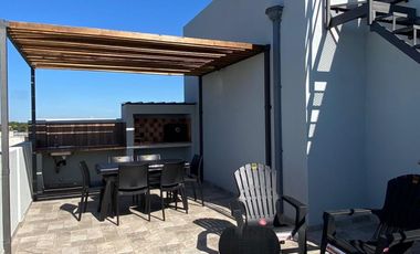 DEPARTAMENTO 2 AMBIENTES AL FRENTE A ESTRENAR CON BALCÓN Y COCHERA. EDIFICIO CON GIMNASIO, TERRAZA Y PARRILLA