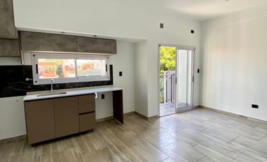 DEPARTAMENTO 2 AMBIENTES AL FRENTE A ESTRENAR CON BALCÓN Y COCHERA. EDIFICIO CON GIMNASIO, TERRAZA Y PARRILLA